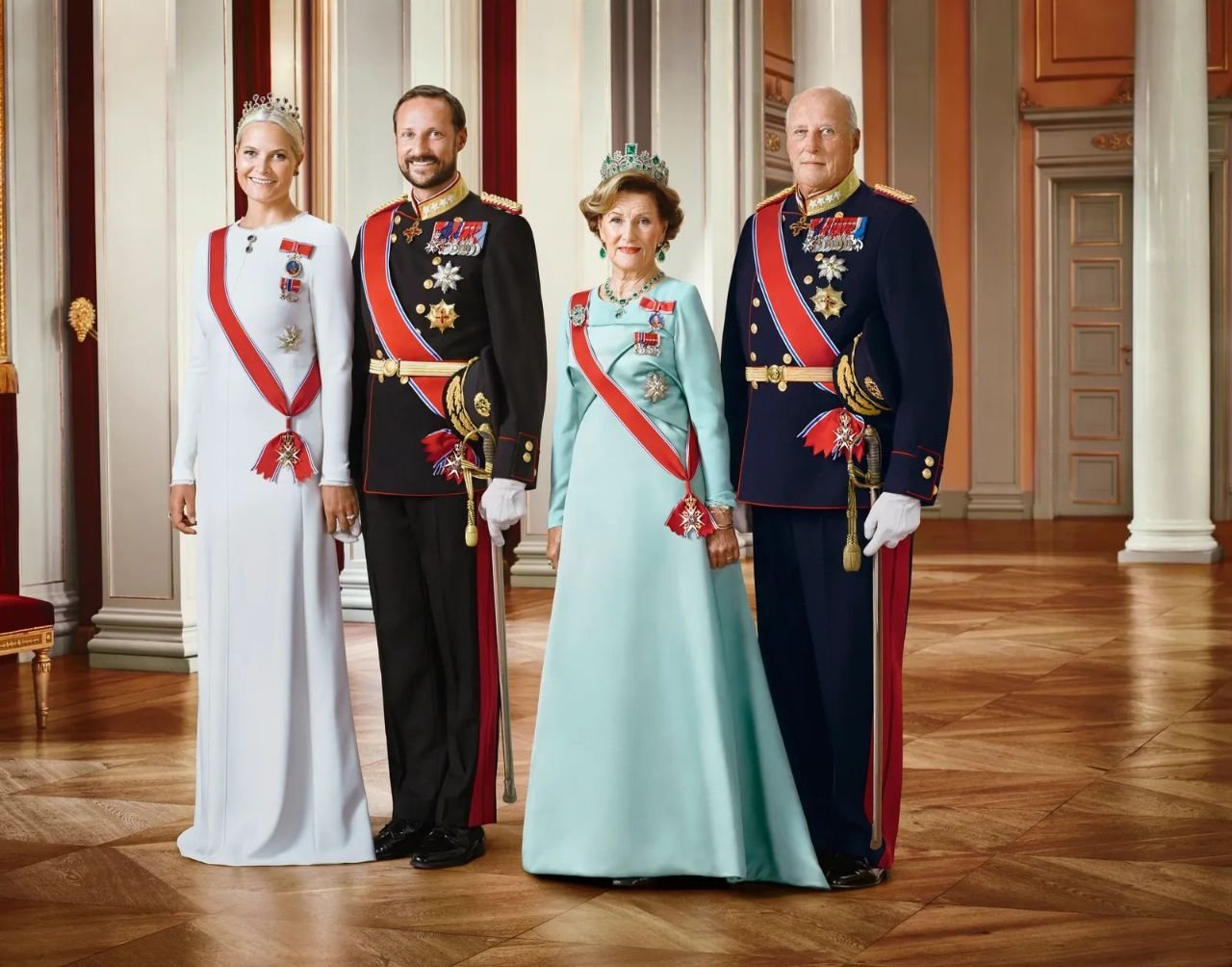 Qalmaqallar fonunda yeni Norveç kralı taxta çıxdı - FOTO - foto 2