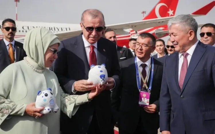 Ərdoğana da oyuncaq bəbir hədiyyə EDİLDİ