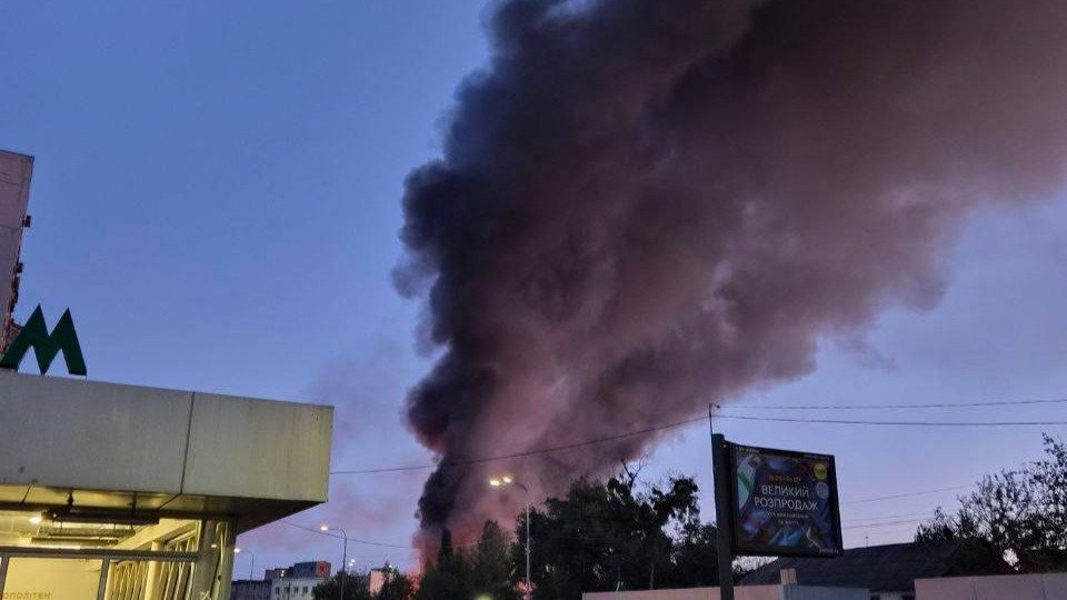 Kiyevdə metro stansiyanın yaxınlığına raket düşdü &ndash; FOTO-VİDEO