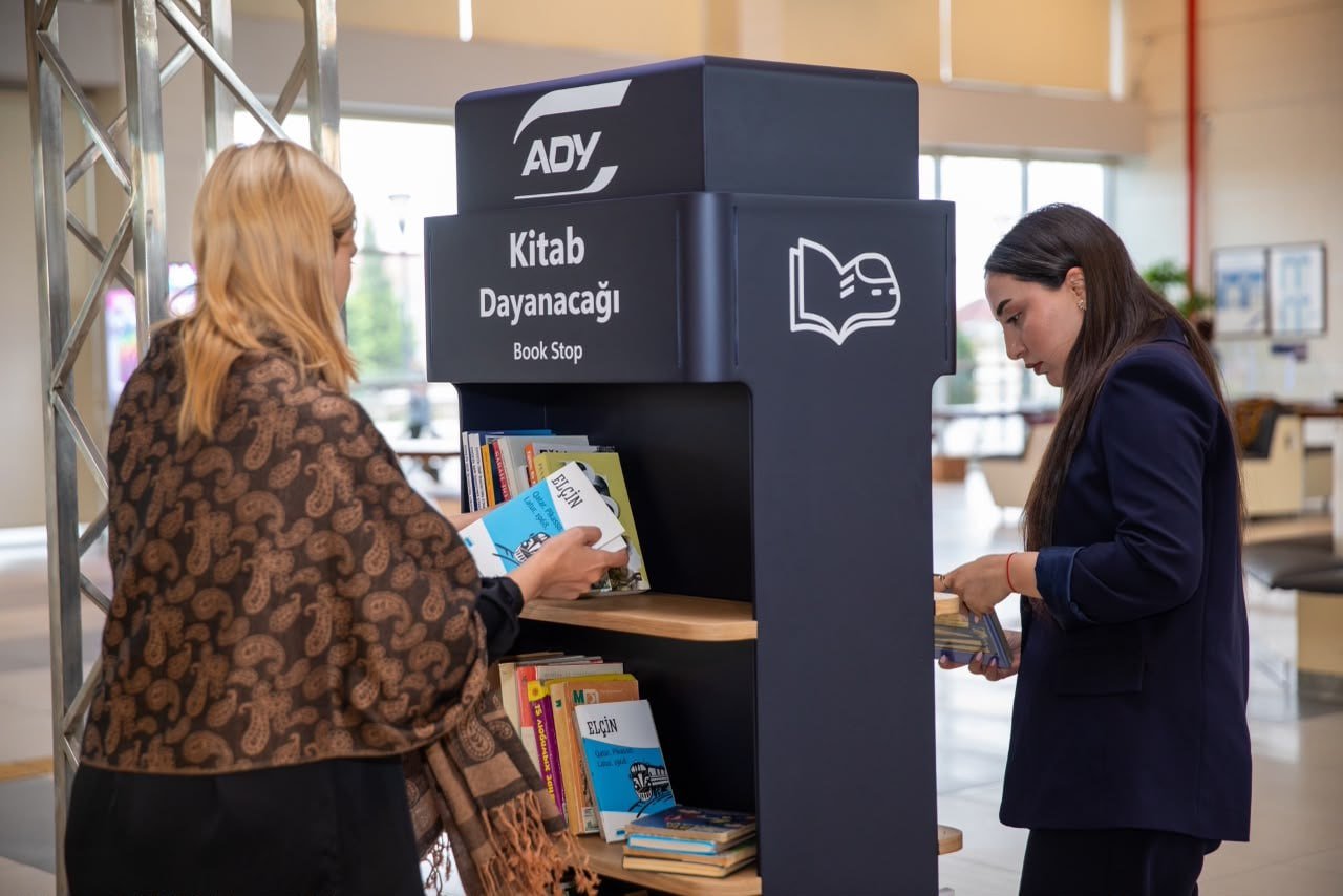 Sumqayıt Dəmiryol Vağzalında da “Kitab Dayanacağı” istifadəyə verildi – FOTO - foto 4