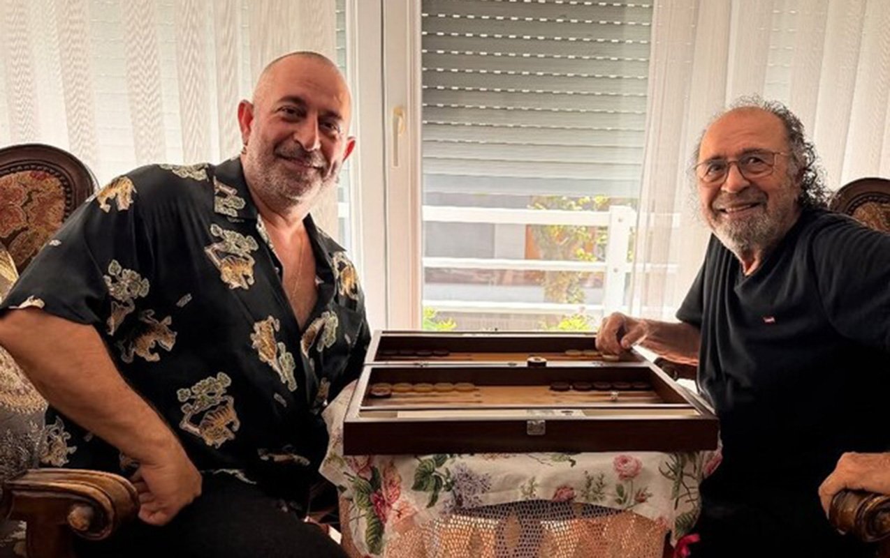Xəstəxanadan çıxan kimi ilk işi atası ilə nərd oynamaq oldu- Foto