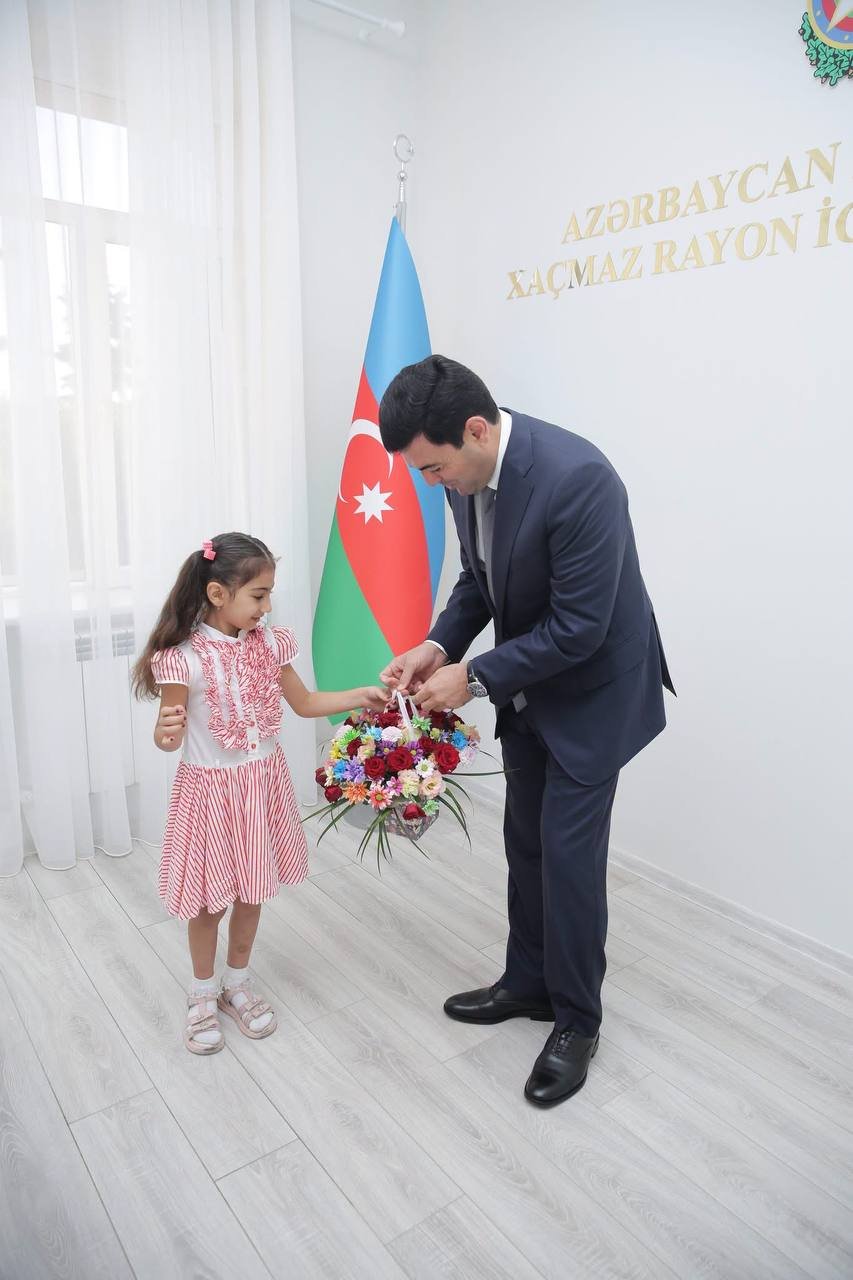 Elnur Rzayev birinci sinfə gedəcək şəhid övladları ilə görüşüb – FOTO - foto 8