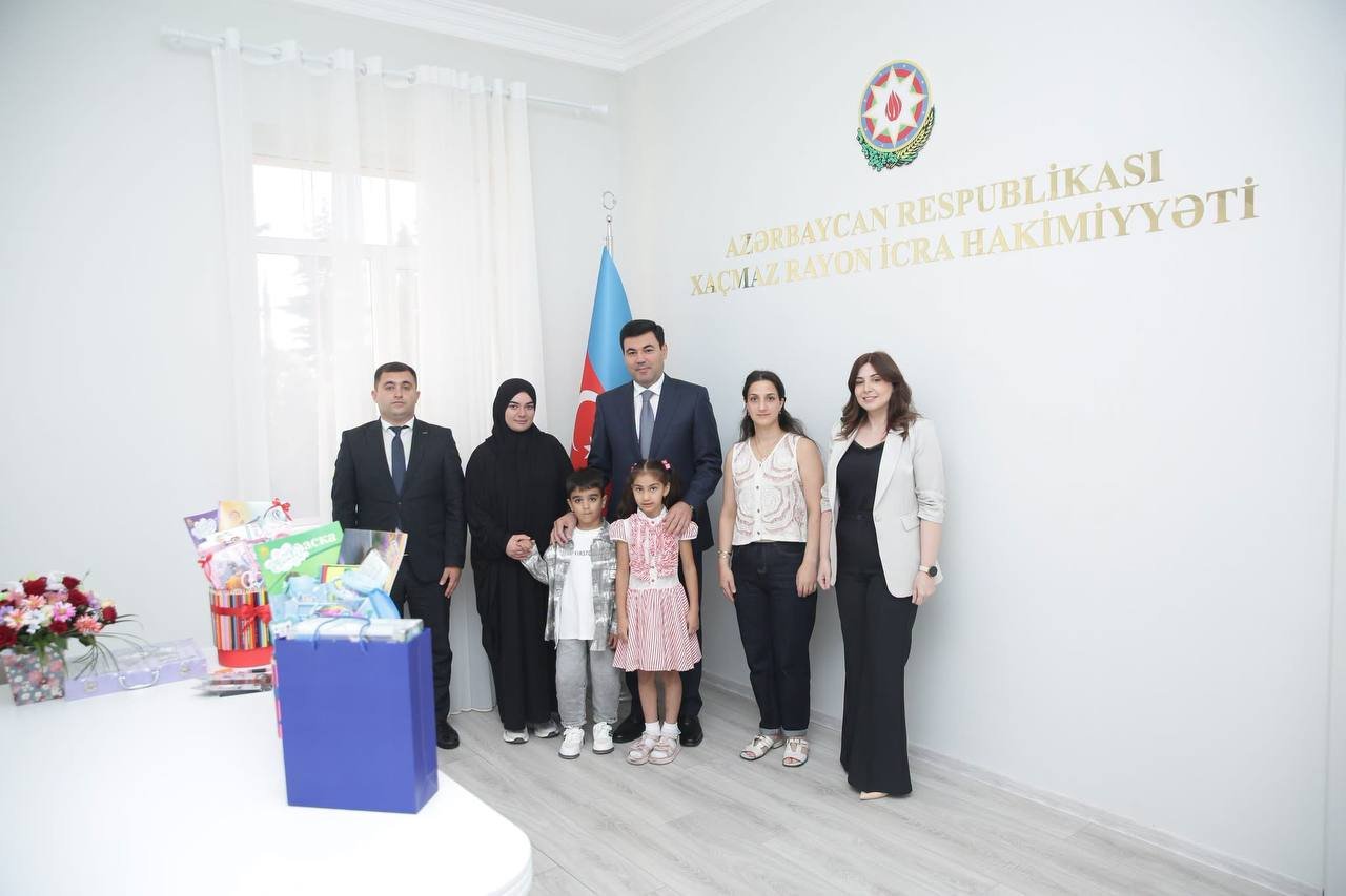 Elnur Rzayev birinci sinfə gedəcək şəhid övladları ilə görüşüb &ndash; FOTO
