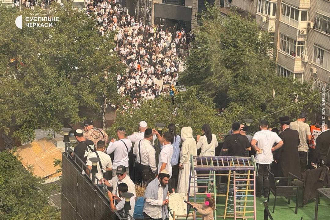 On minlərlə yəhudi Ukraynanın Uman şəhərinə axın etdi – FOTO/VİDEO - foto 2
