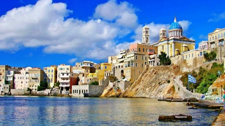 Yunanıstanın Siros adası pulsuz yaşamağı təklif edir — Amma bir şərtlə... Yunanıstanın Siros adası pulsuz yaşamağı təklif edir — Amma bir şərtlə...
