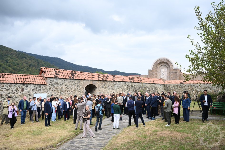 Diplomatik korpus nümayəndələri Gəncəsər monastırında – FOTO/VİDEO - foto 1
