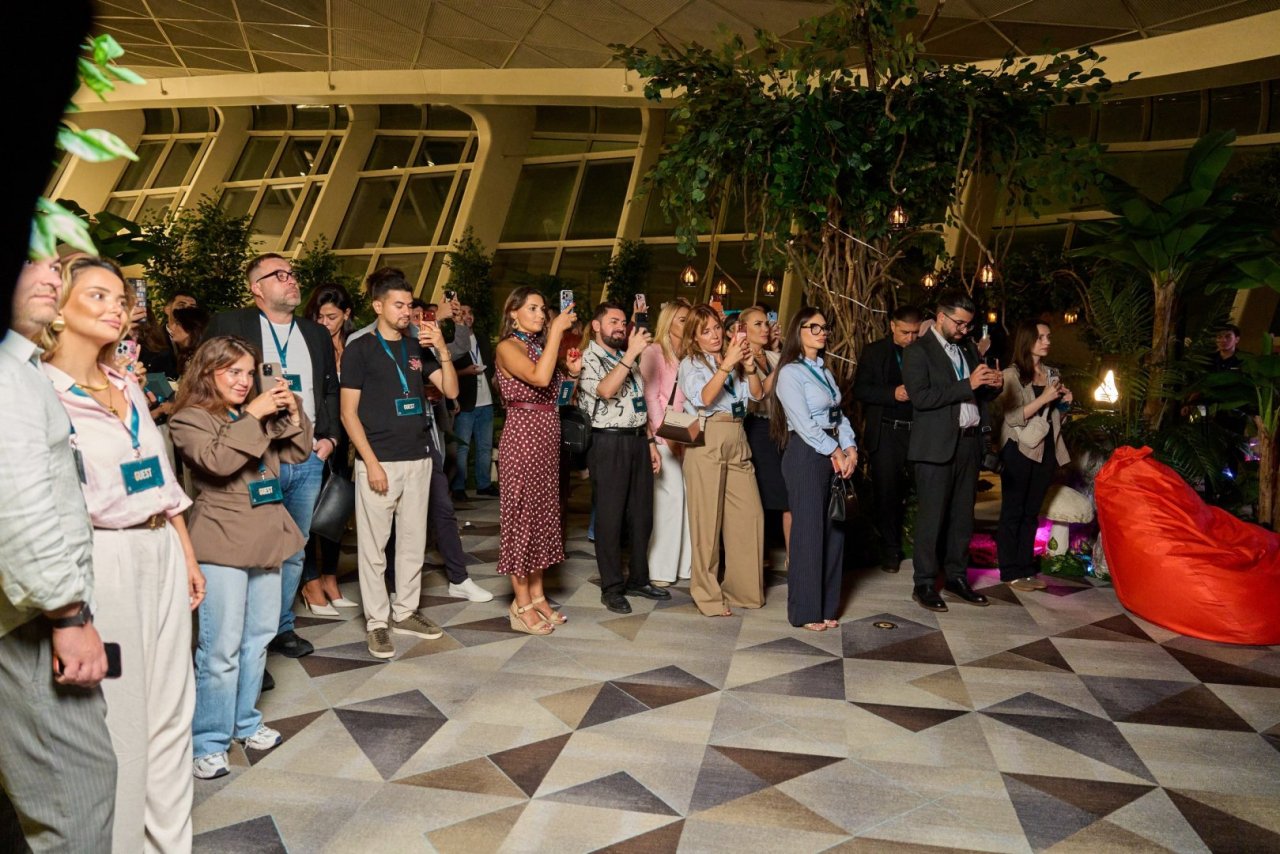 Bakı aeroportunda sərnişinlər üçün maraqlı əyləncə ZONASI – “Tilsimli meşə” - FOTO - foto 3