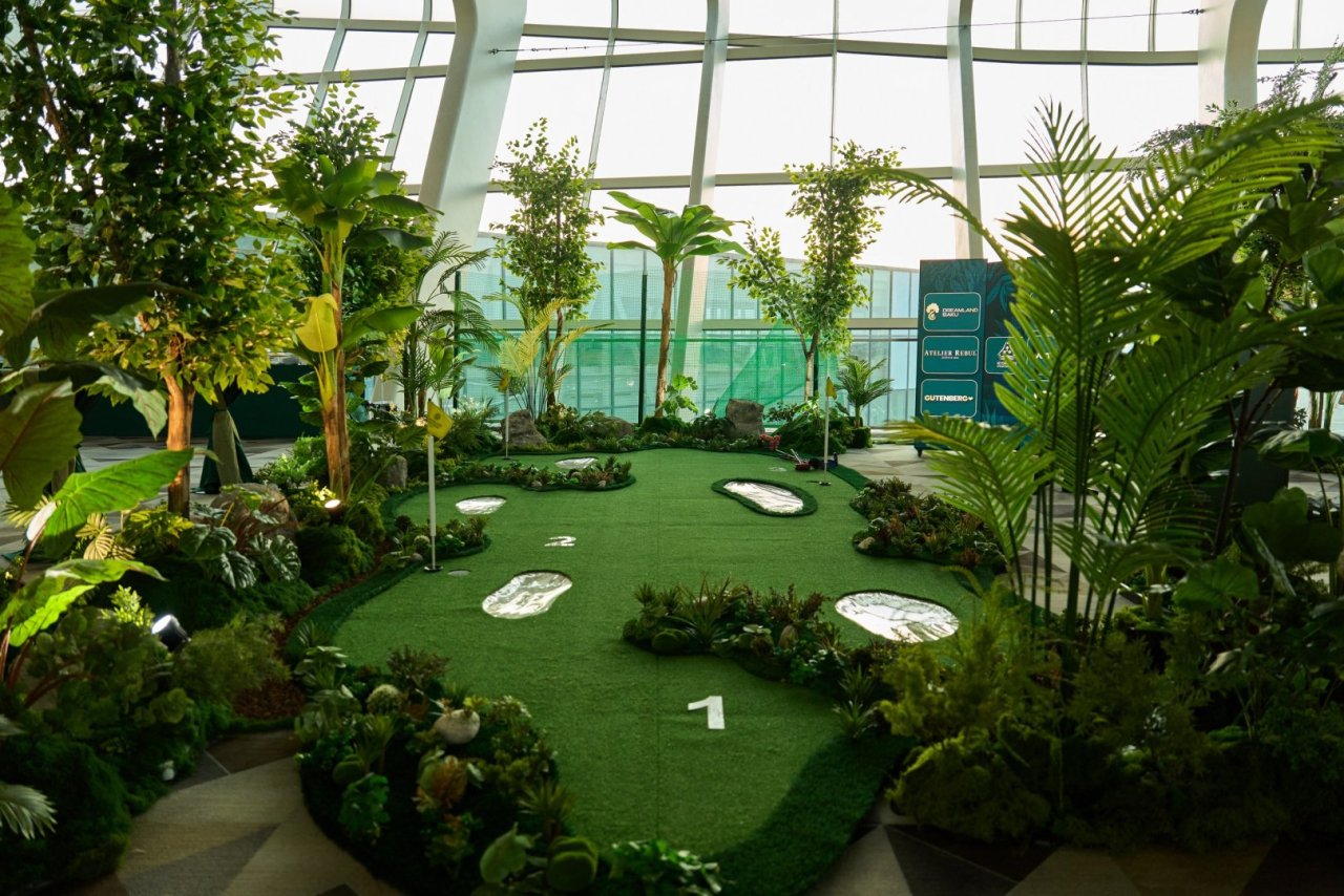 Bakı aeroportunda sərnişinlər üçün maraqlı əyləncə ZONASI – “Tilsimli meşə” - FOTO - foto 7
