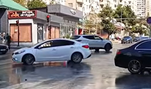 Bakıda kanalizasiya borusu partladı - VİDEO Bakıda kanalizasiya borusu partladı - VİDEO