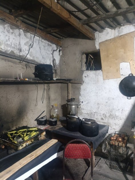 Bu qəsəbədə saxta alkoqollu içkilər aşkarlandı – FOTO - foto 1