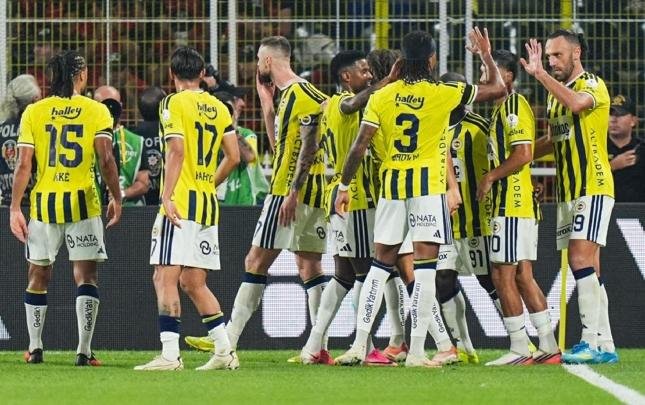 &ldquo;Fənərbağça&rdquo; futbolçuları Bakıda - VİDEO