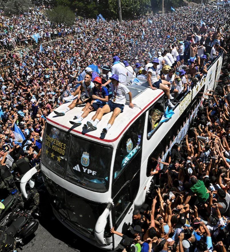Messi üçün ÖZƏL VİDA: Argentina millisi stadiona açıq avtobusla gedəcək- FOTO/VİDEO - foto 1
