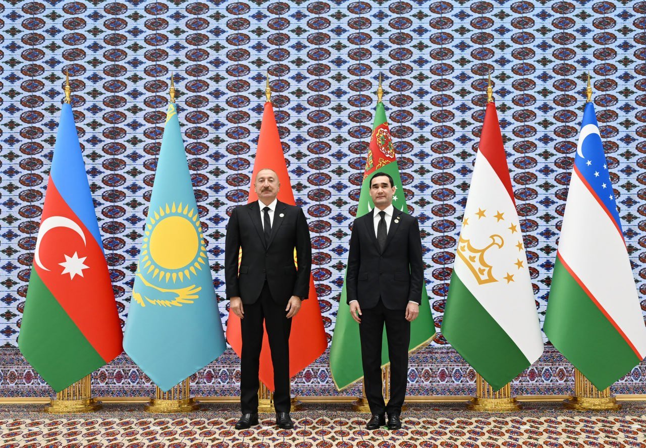 İlham Əliyevi “Avaza” Kompleksində Sərdar Berdiməhəmmədov QARŞILADI - FOTO/VİDEO - foto 2
