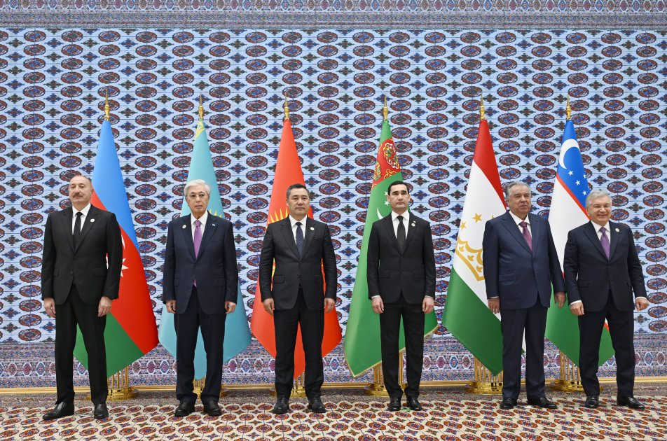İlham Əliyevi “Avaza” Kompleksində Sərdar Berdiməhəmmədov QARŞILADI - FOTO/VİDEO - foto 3