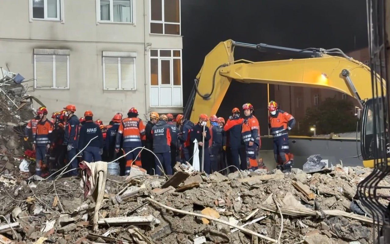 İstanbulda çökən binada ölənlərin sayı 5-ə ÇATDI