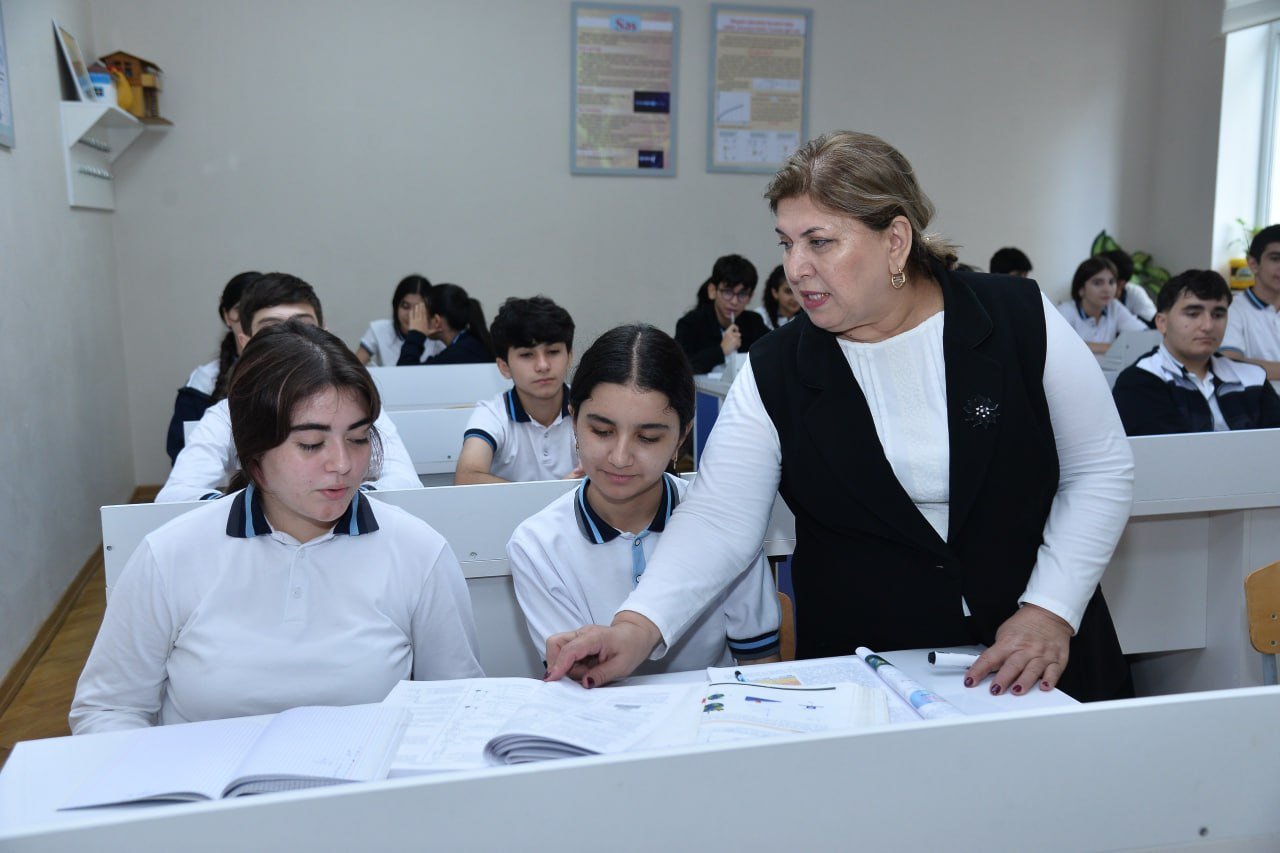 Şagirdlərin nümunəvi məktəb həyatı və ideoloji təxribatın çirkin üzü - FOTO/VİDEO - foto 1