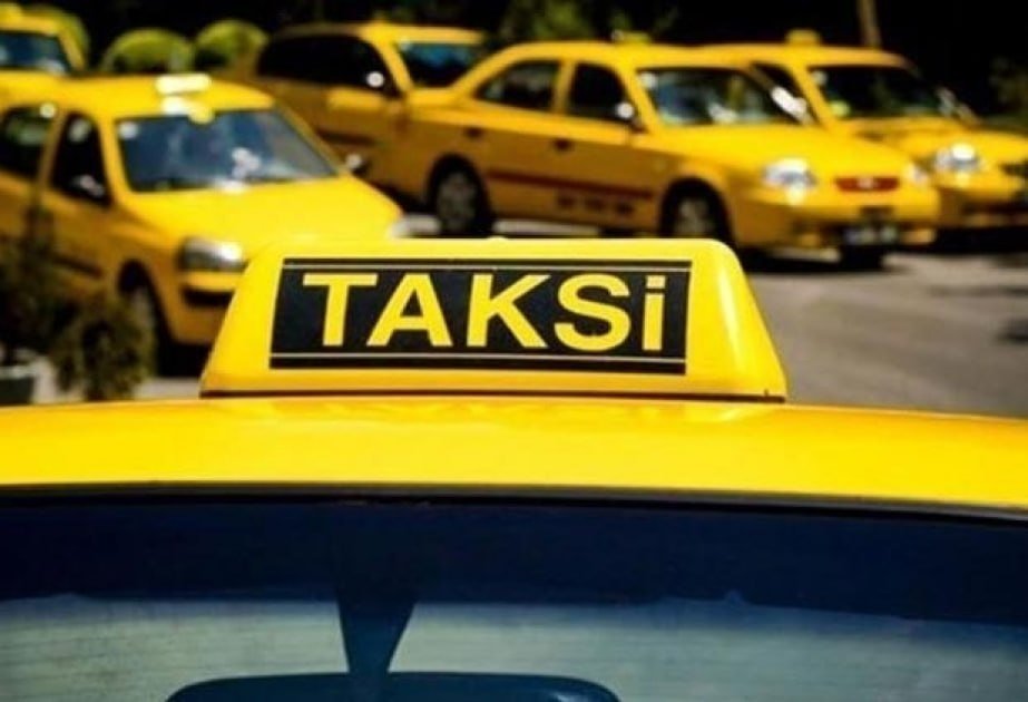 Taksi sürücülərindən ŞİKAYƏT - Bir aylıq &ldquo;Fərqlənmə nişanı&rdquo; üçün bir həftə gözləməli olurlar?
