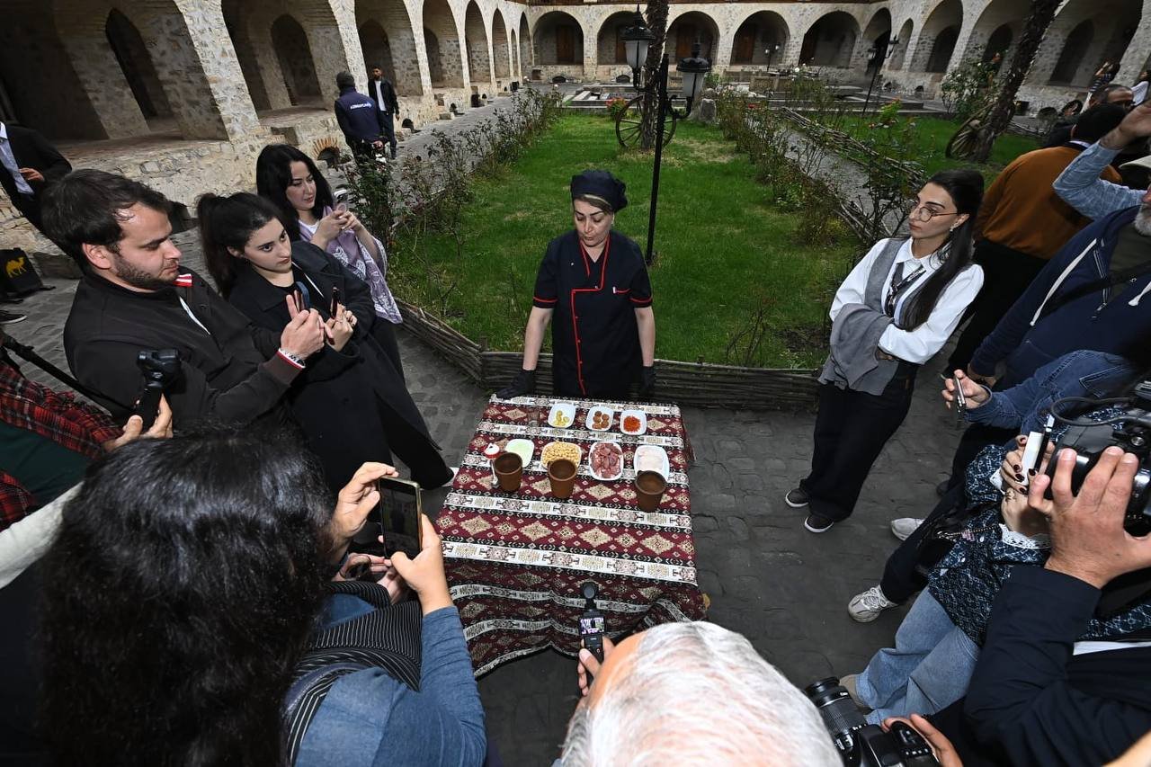 Şəkidə mediatur: Tarixi məkanlar, sənətkarlıq nümunələri - FOTO - foto 7
