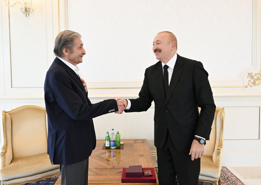 İlham Əliyev Fərhad Xəlilova &ldquo;İstiqlal&rdquo; ordenini təqdim etdi &ndash; FOTO