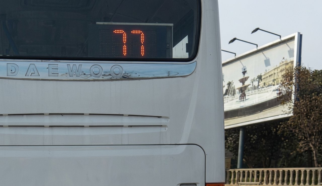 Avtobusda sürücü və sərnişin arasında DAVA &ndash; VİDEO