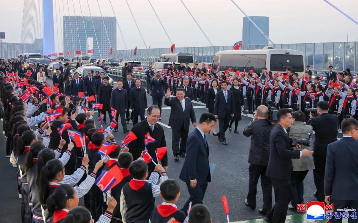 Kim Çen In Çindən Şimali Koreyaya yeni körpü ilə qayıtdı