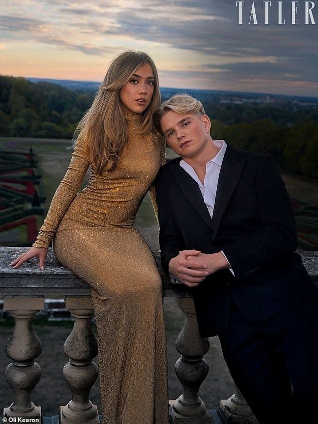 Salma Hayekin qızı Britaniyanın ən arzulanan gəlinləri siyahısına başçılıq edir - FOTO - foto 3