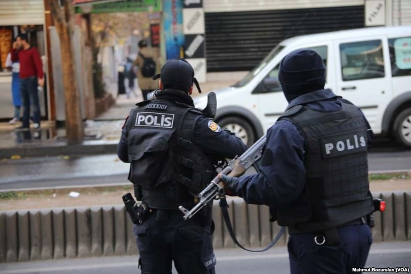 Türkiyədə &ldquo;Sifarişlə uşaq&rdquo; şəbəkəsinə qarşı əməliyyat: 8 nəfər həbs edildi - FOTO
