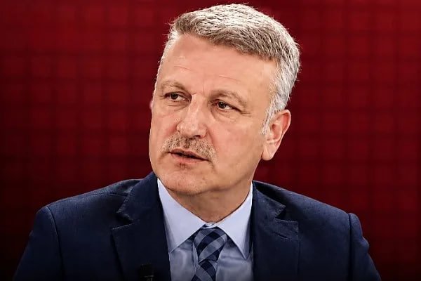 Ərdoğanın Azərbaycana qarşı çıxan müşaviri istefa verdi