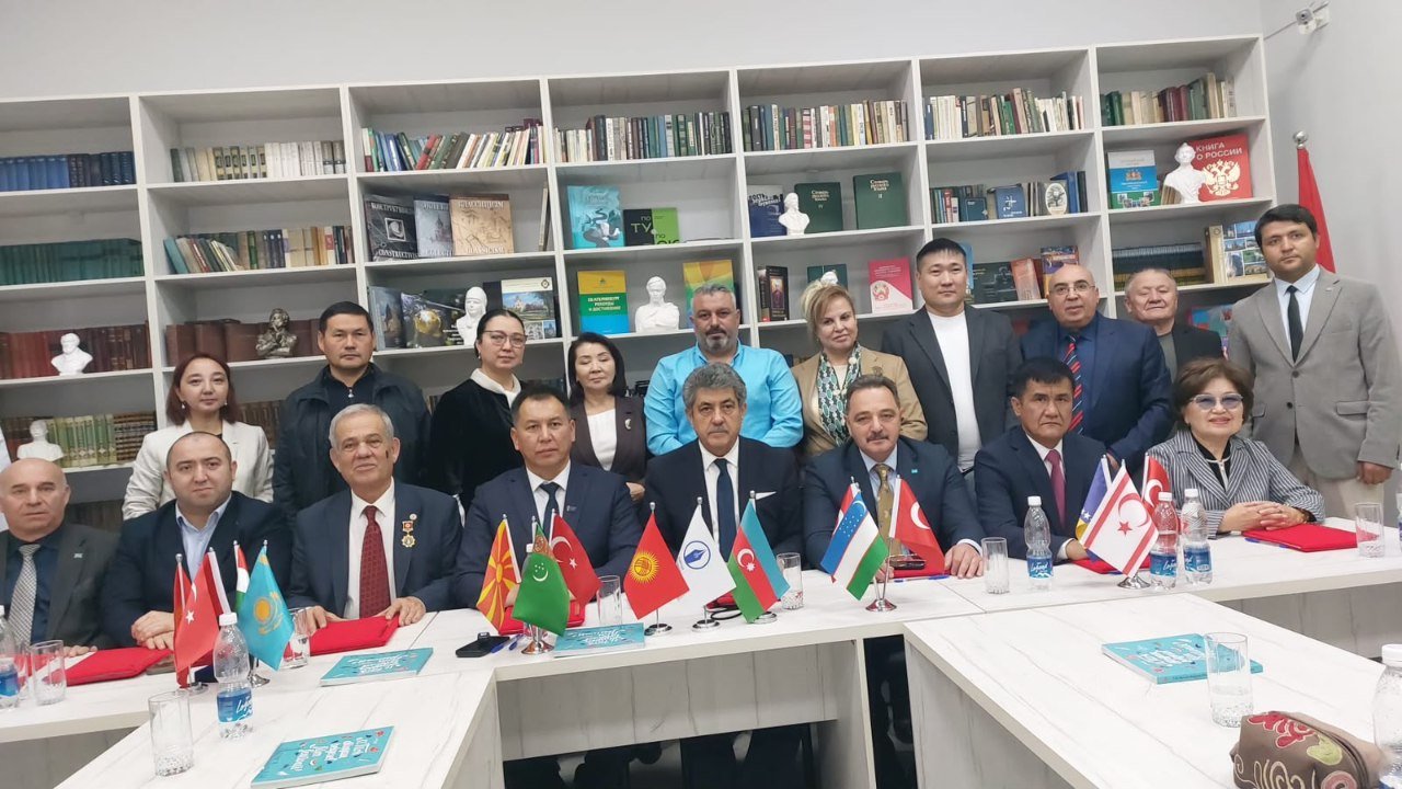 Aqil Ələsgər Bişkekdə medalla təltif olundu – Qırğızıstan Jurnalistlər Birliyinin fəxri üzvü seçildi - FOTO - foto 3