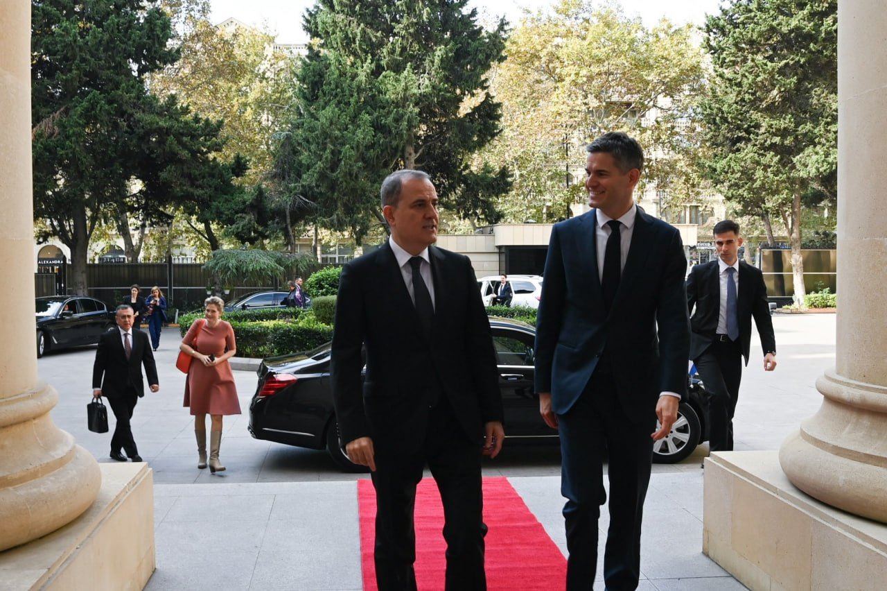 Ceyhun Bayramov niderlandlı həmkarı ilə görüşdən paylaşım etdi – FOTO - foto 4