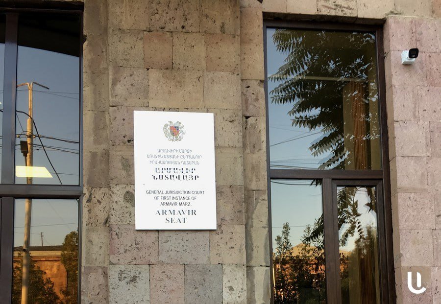 Ermənistanda məhbus məhkəmə binasından qaçdı