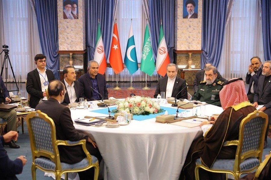 İran bu ölkələrlə ilk dördtərəfli görüşü keçirib regional təhlükəsizliyi müzakirə etdi