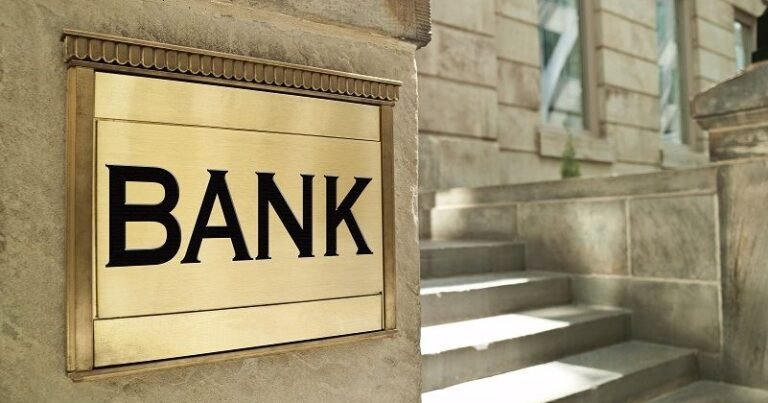 Bankların kredit portfeli 33,7 milyard manata çatdı