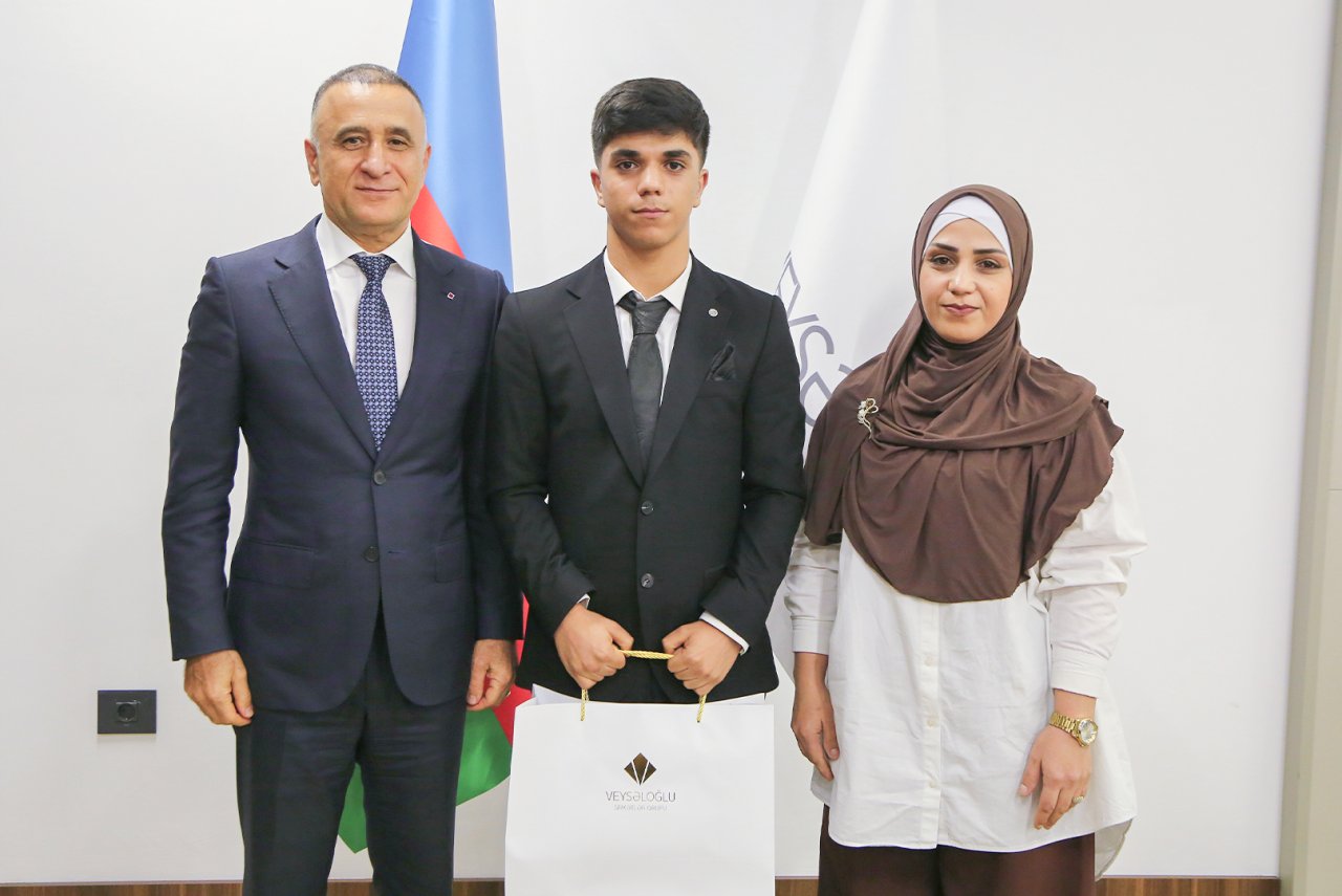 Veysəloğlu Şirkətlər Qrupunda Prezident təqaüdçüsü olan əməkdaş övladları ilə görüş keçirilib - FOTO - foto 5