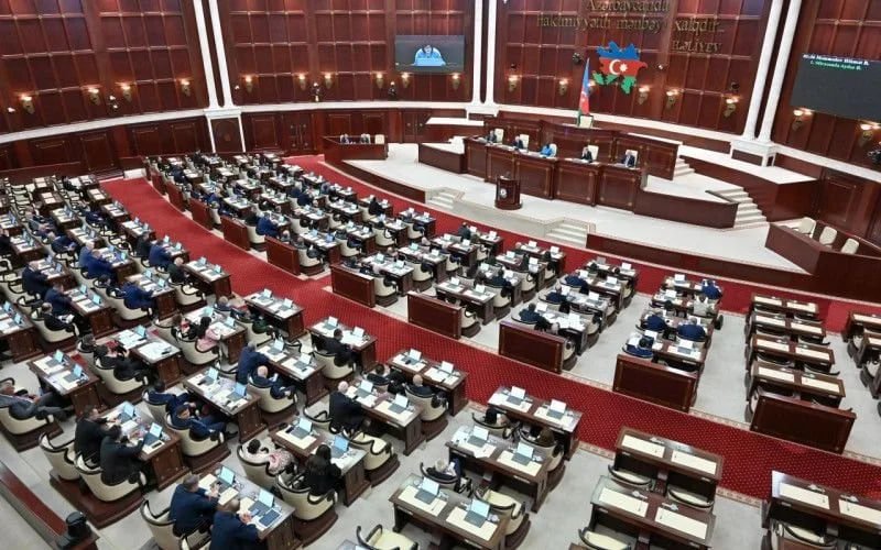 Əmək Məcəlləsində dəyişiklik ediləcək - Parlamentin plenar iclasının gündəliyi