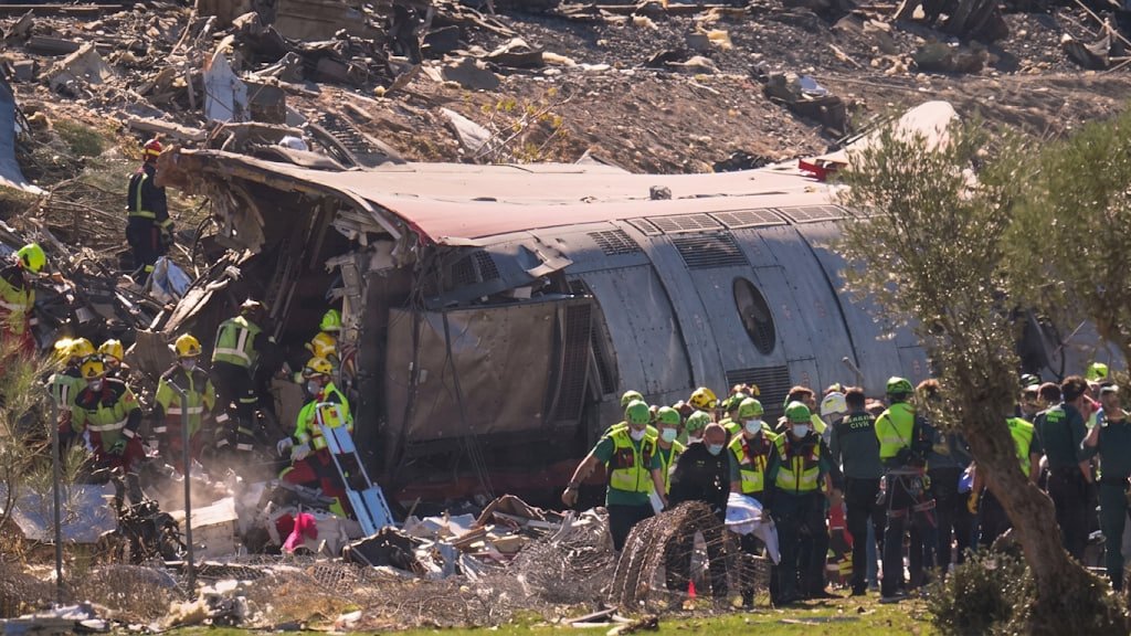 İspaniyada qatar qəzasında ölənlərin sayı 68-ə çatdı, aralarında eks-nazir də var - VİDEO