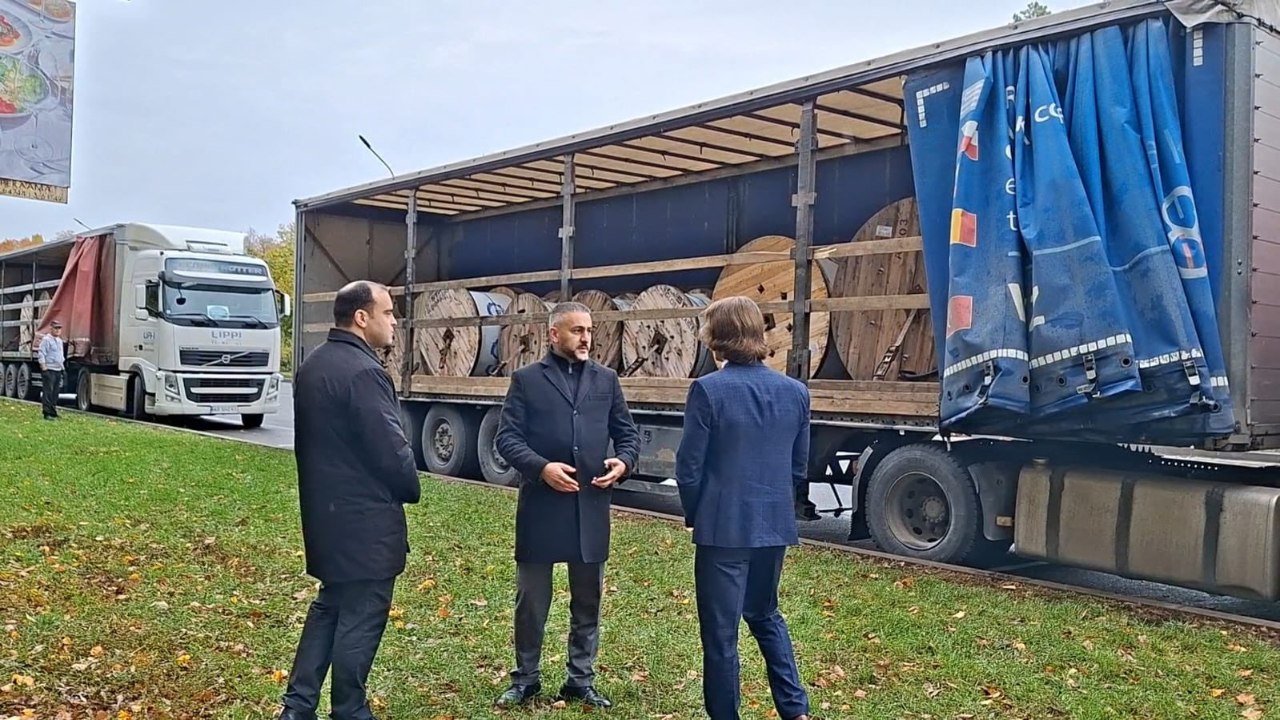 Azərbaycandan göndərilən növbəti humanitar yardım Ukraynaya təhvil verildi – FOTO Azərbaycandan göndərilən növbəti humanitar yardım Ukraynaya təhvil verildi – FOTO