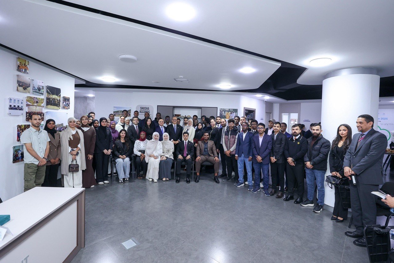İƏT-in Baş katibi Bakıda təhsil alan xarici tələbələrlə görüşüb &ndash; FOTO