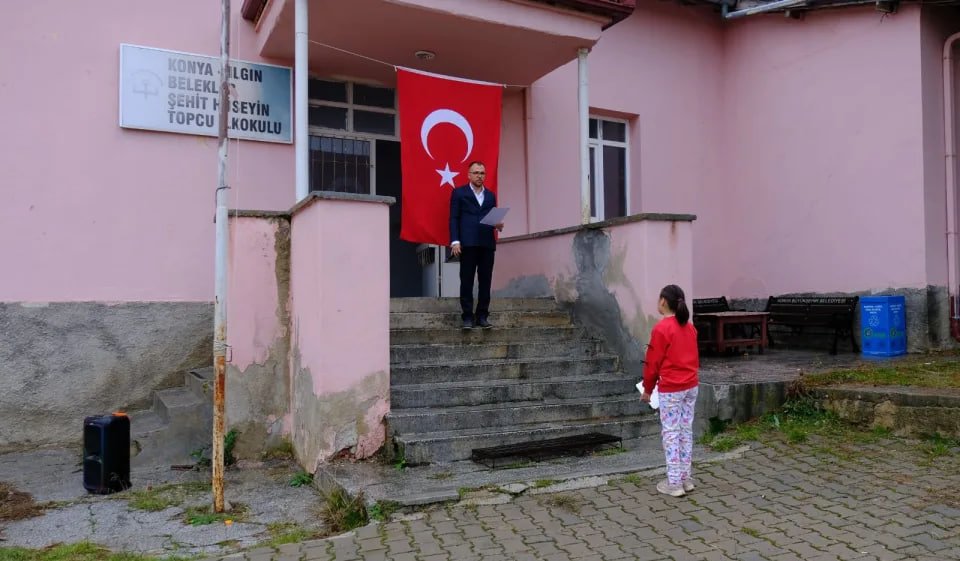 Bu məktəbdə bir müəllim, bir şagird var