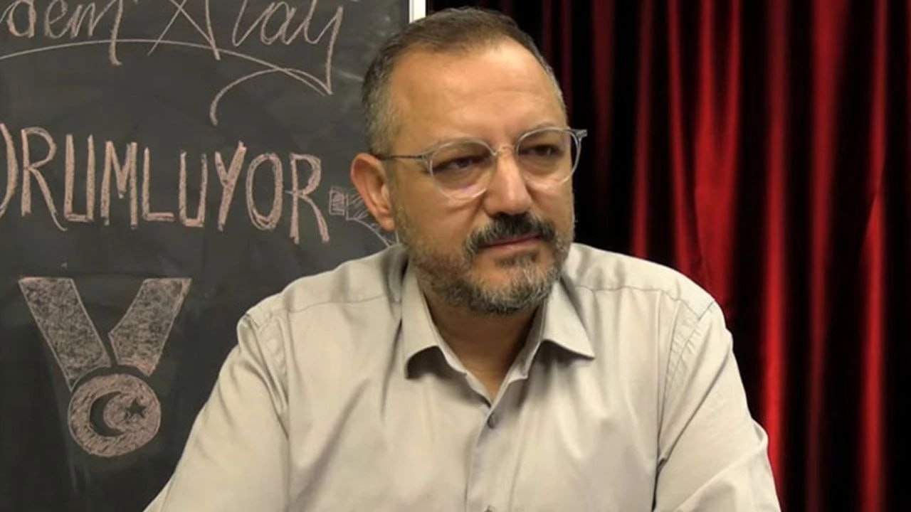 Erdem Atay: “Türkiyədəki o qədər qanunsuzluğa səsiniz çıxmır, Azərbaycandan sizə nə?!” – Video Erdem Atay: “Türkiyədəki o qədər qanunsuzluğa səsiniz çıxmır, Azərbaycandan sizə nə?!” – Video