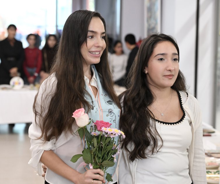Leyla Əliyeva ADA Məktəbinin xeyriyyə məqsədli Payız festivalında - Foto - foto 3