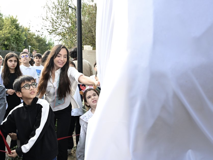 Leyla Əliyeva ADA Məktəbinin xeyriyyə məqsədli Payız festivalında - Foto - foto 10