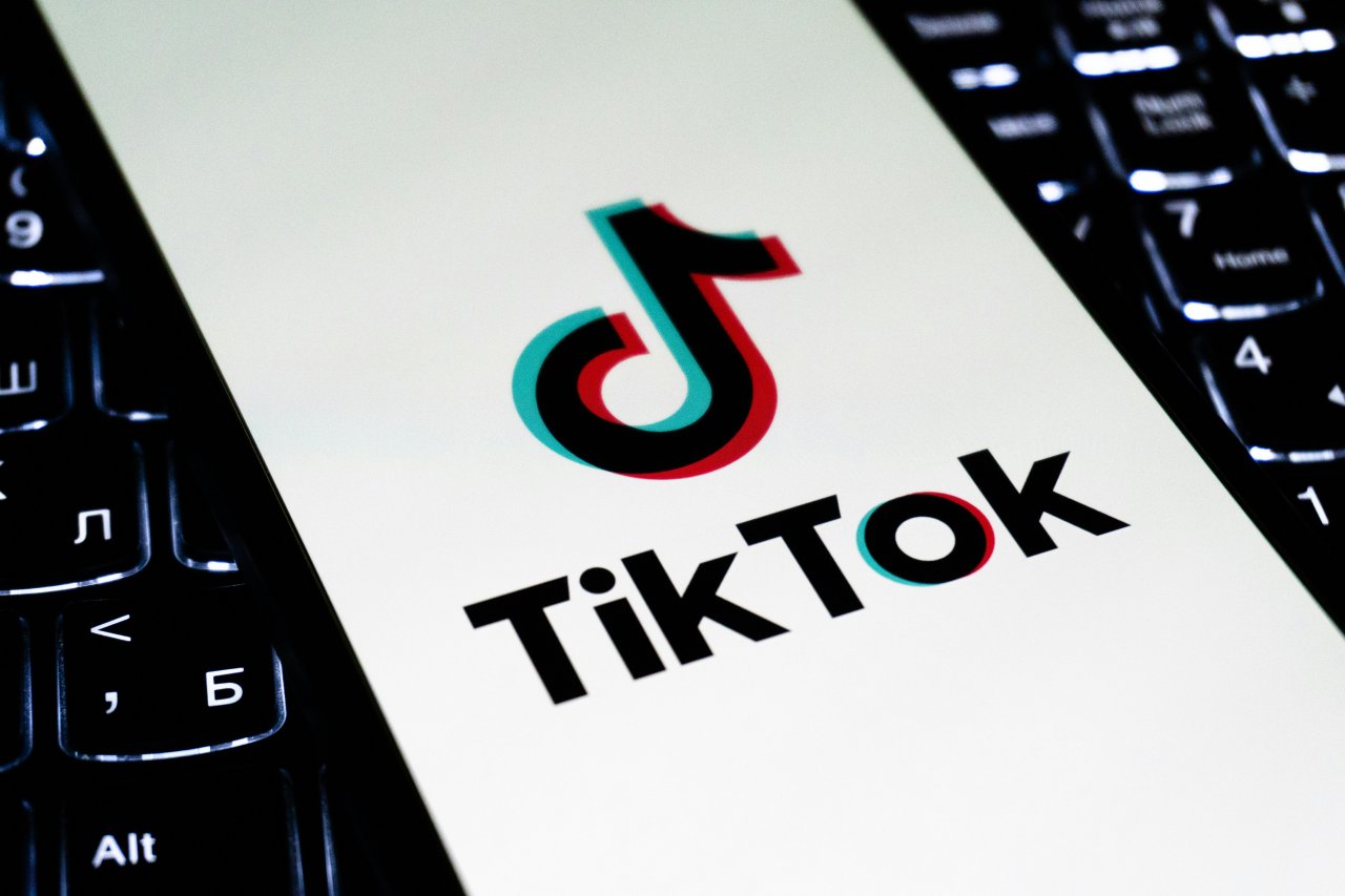 "Tiktok"a girən arvadına işgəncə verdi - Onun adından kişilərə intim mesaj yazdı