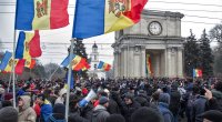Moldovada prezidentin başını tələb edənlər var