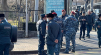 Ermənistan parlamentinin qarşısında etirazlar başladı - Qumbara və snayperlər gətirildi