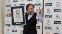 90 yaşlı qadın dünyanın ən yaşlı ofis meneceri oldu