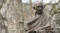 Ermənilər bu dəfə Mahatma Qandinin heykəlini yandırdı - FOTO