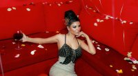 Müğənni Afaq Aslanın sinəsi çöldə qaldı 18+ FOTOLAR