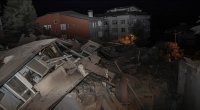 İstanbulda yaşayış binası çökdü - VİDEO