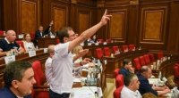 Ermənistan parlamentində dava - Müxalifət iclası dayandırdı 